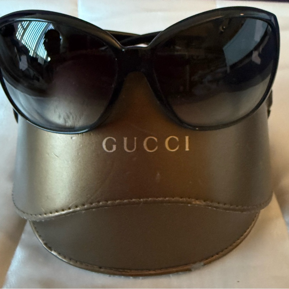Gucci Black Frame GG Knight Crest logo Sunglasses.